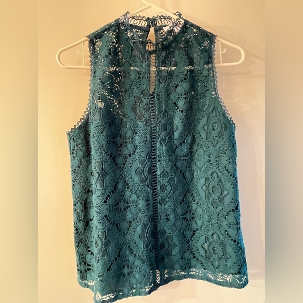 BB Dakota green lace tank Play Nice